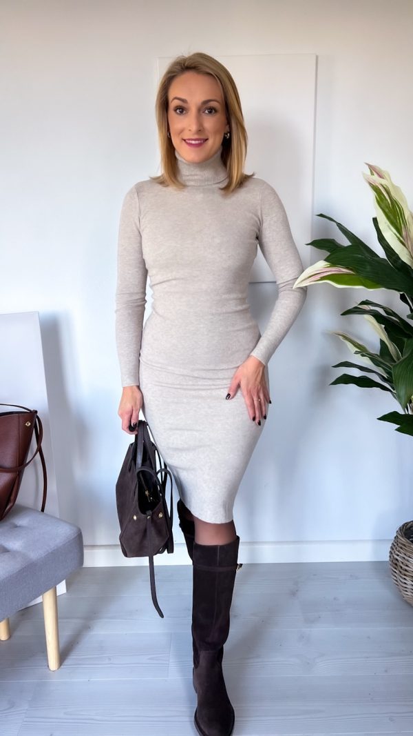 Sukienka tuba prążek z golfem beżowa