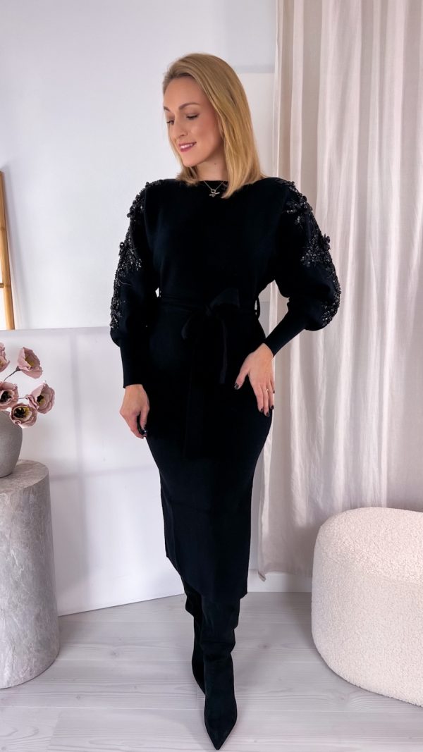 🌙 Sukienka MOON – z haftowanymi rękawami i zdobieniami z cyrkonii i cekinów 🌙 czarna