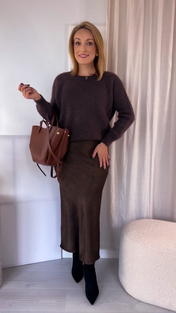 Spódnica satynowa szyta ze skosu