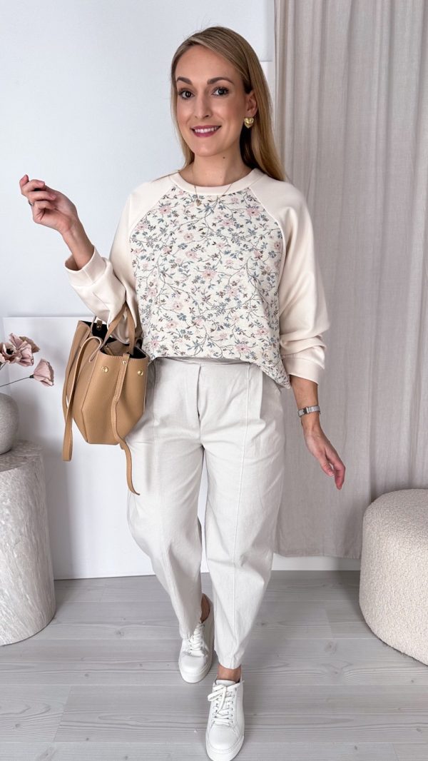 Bluza z gobelinowymi wstawkami w kwiaty