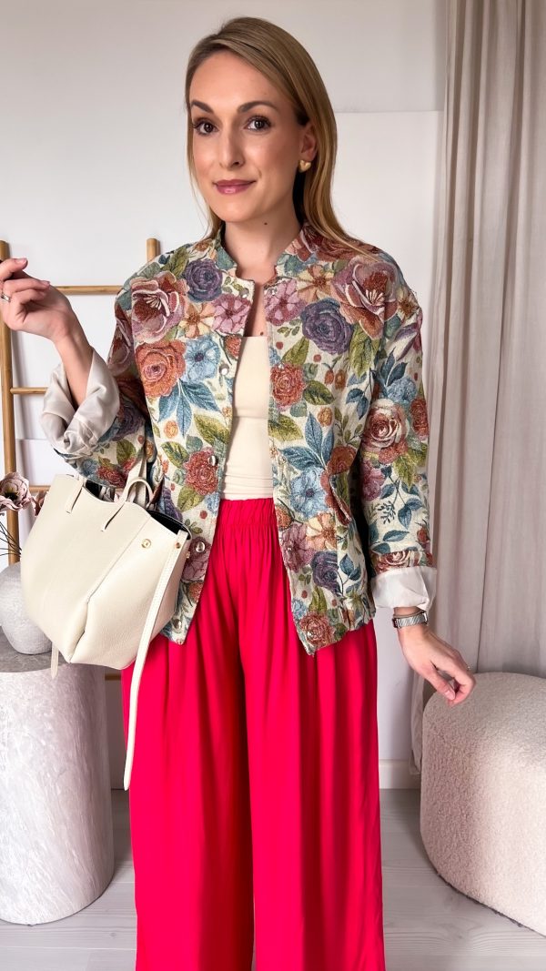 Bomberka gobelinowa wiosenna łąka