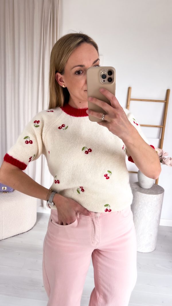 Sweterek w haftowane czereśnie 🍒