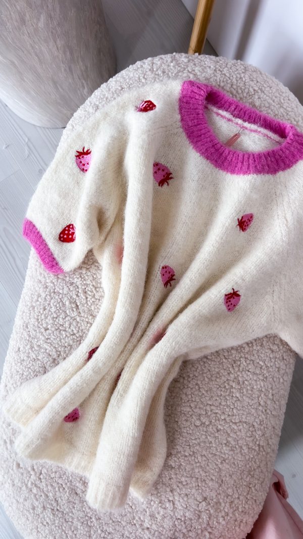 Sweterek w haftowane truskawki 🍓